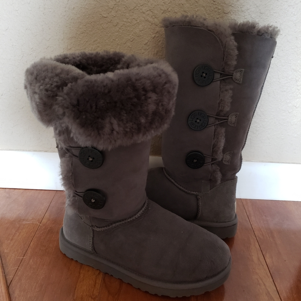 UGG 3 BUTTON BAILEY BOOTS